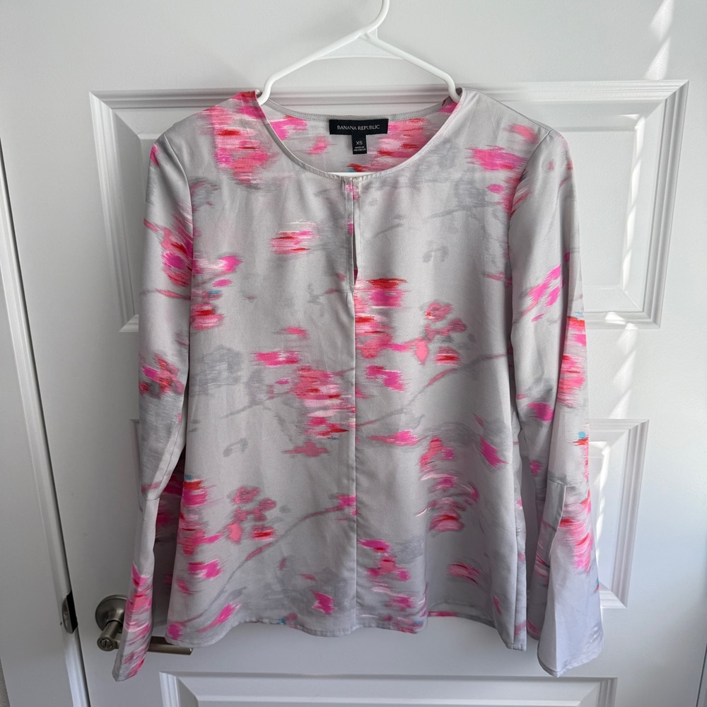 Banana Republic Sheer Floral Blouse XS Gray Pink Long Sleeve Office Workwear Top